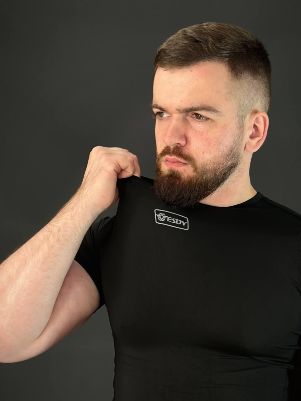 Футболка чорна ESDY