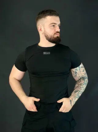Футболка чорна ESDY