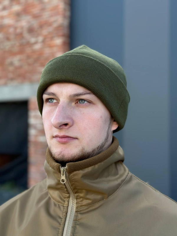 шапка в'язана з відворотом