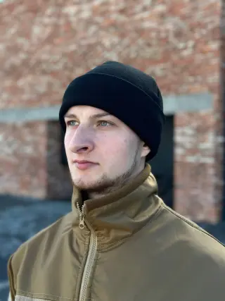 шапка в'язана з відворотом