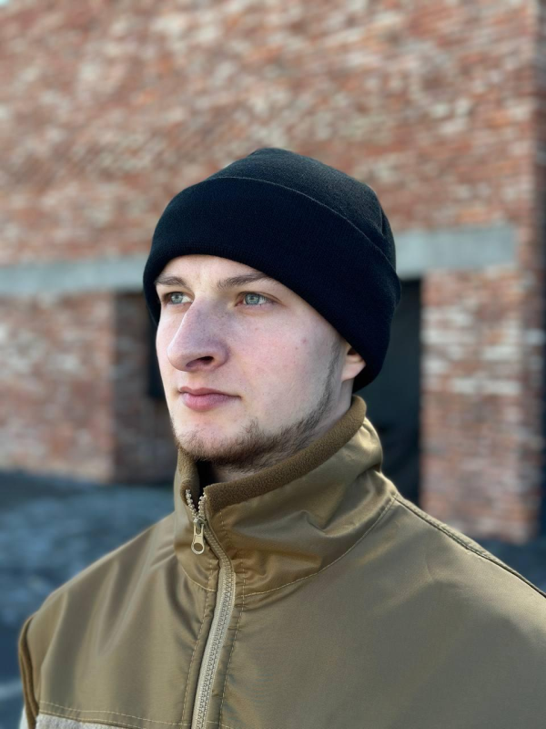 шапка в'язана з відворотом