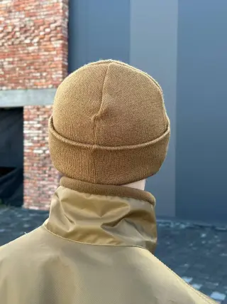 шапка в'язана з відворотом