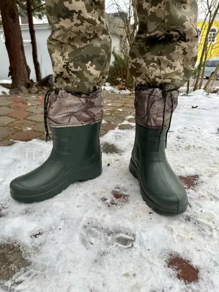 Теплые водонепроницаемые резиновые сапоги оливка с вкладышем