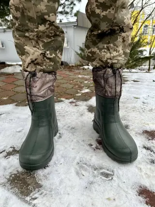 Теплые водонепроницаемые резиновые сапоги оливка с вкладышем