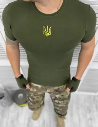 футболка олива з жовтим гербом