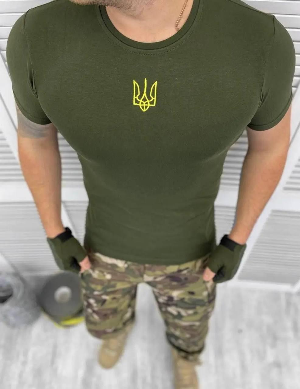 футболка олива з жовтим гербом