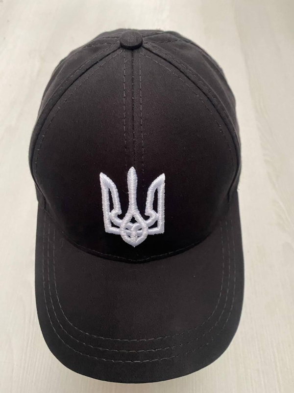 Бейсболка чорна з центральною вишивкою
