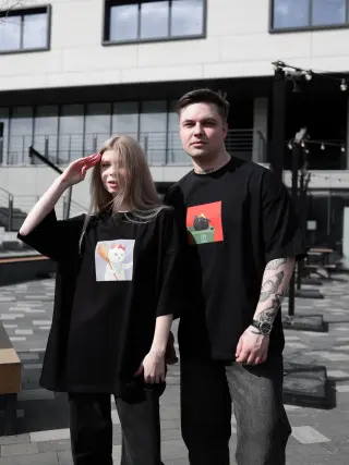 Футболка чорна (принт коти прибирання )