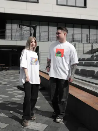 Футболка біла (принт коти прибирання )