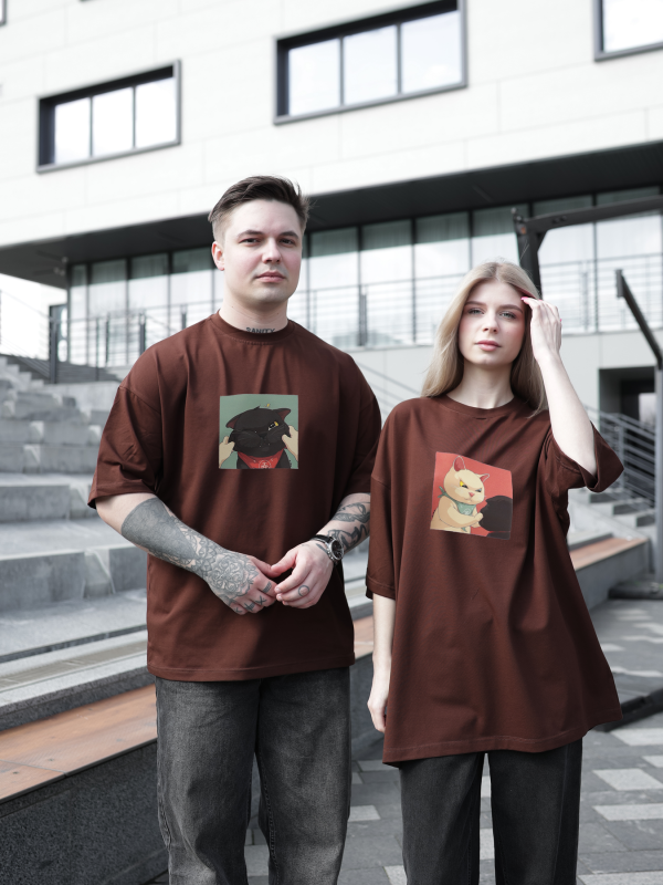 Футболка коричнева (принт коти щічки )