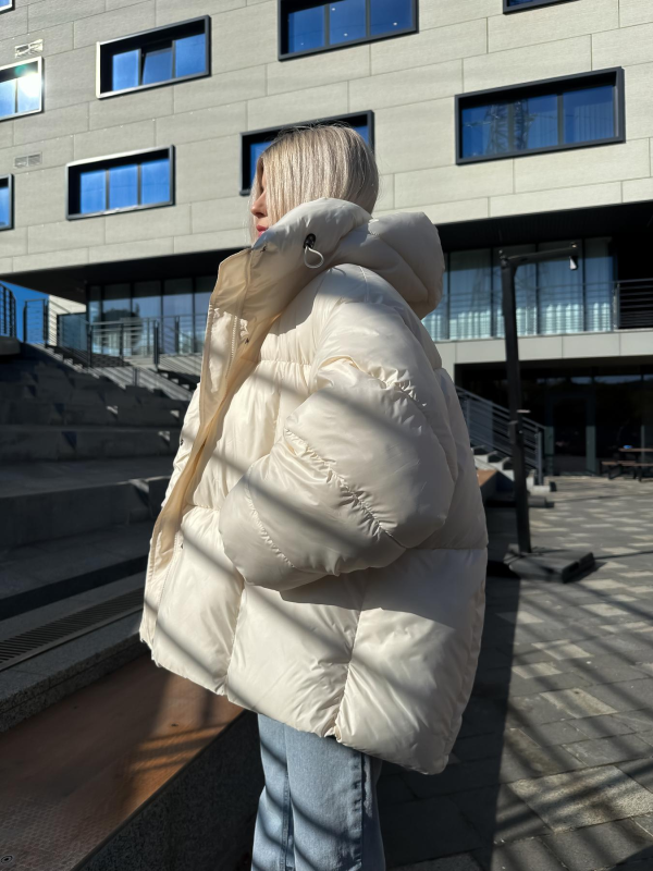Курточка жіноча молоко