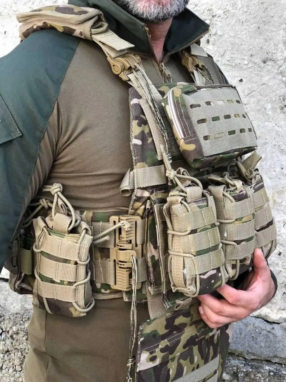 Плитоноска ISIK Мультикам з подвійним швидким скиданням на 4 точки скидання, 7 підсумків з напашником