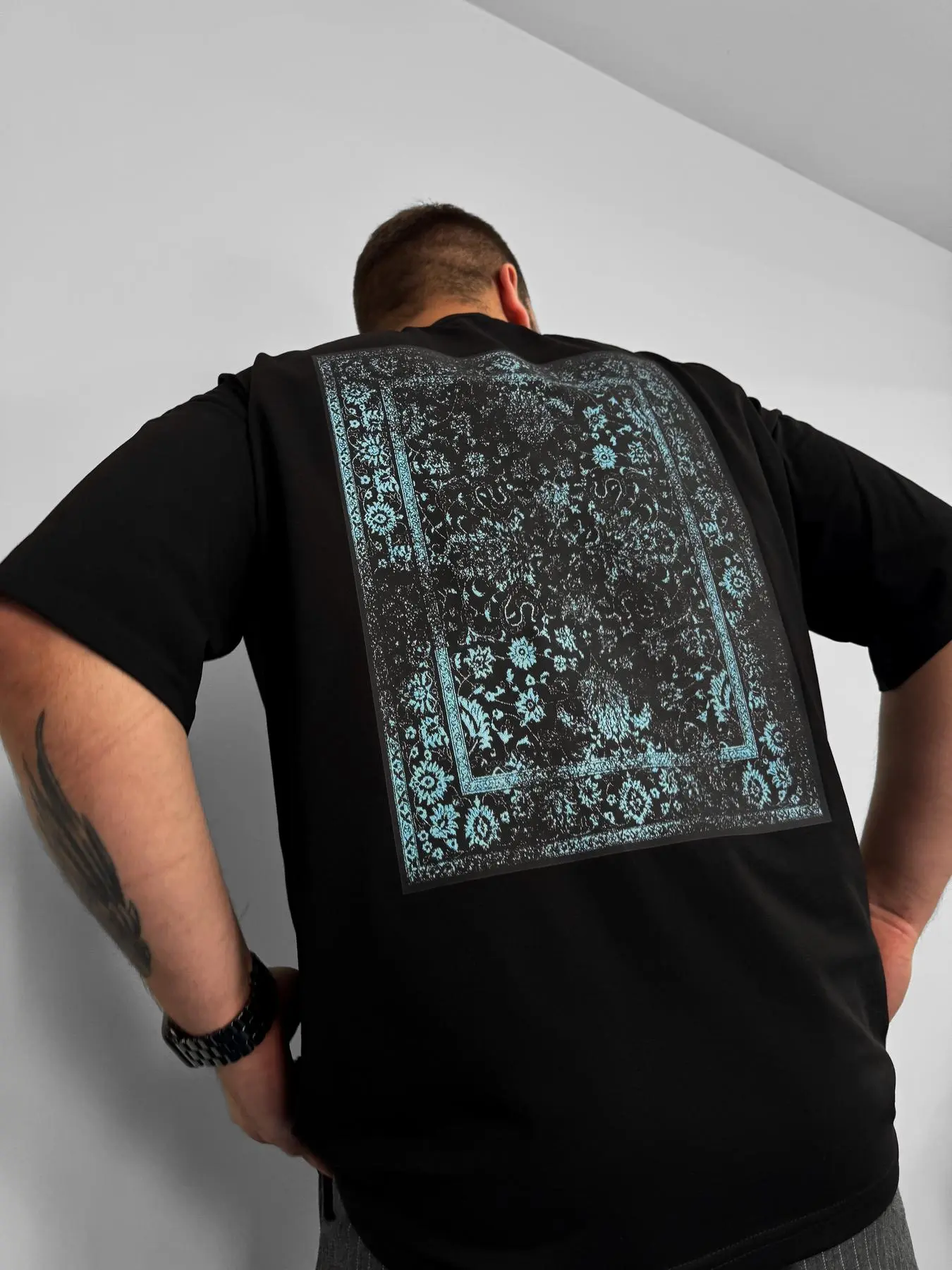 Футболка чорна (carpet5)