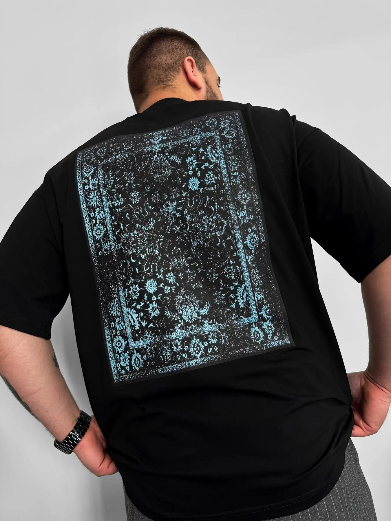 Футболка чорна (carpet5)