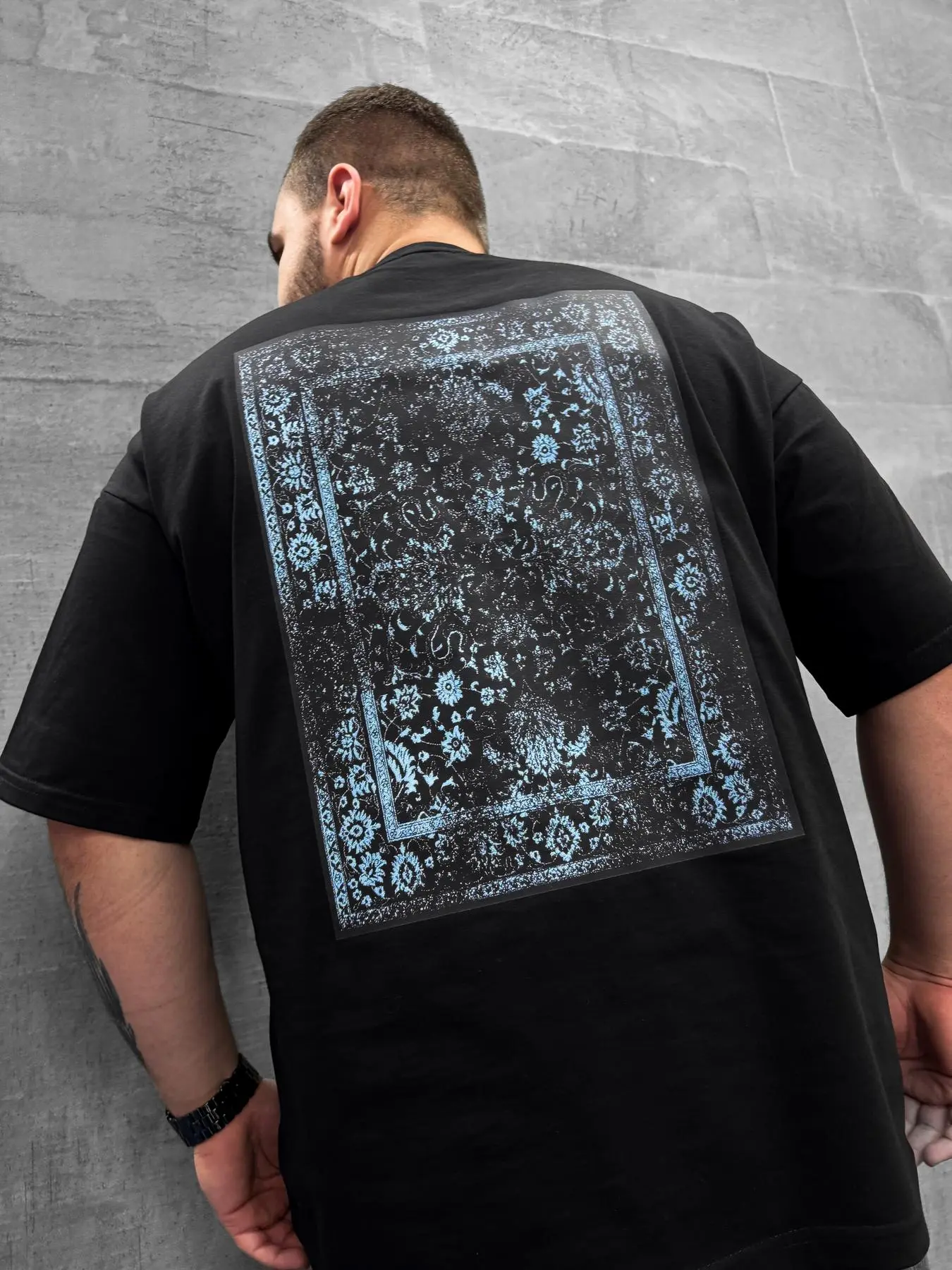 Футболка чорна (carpet5)