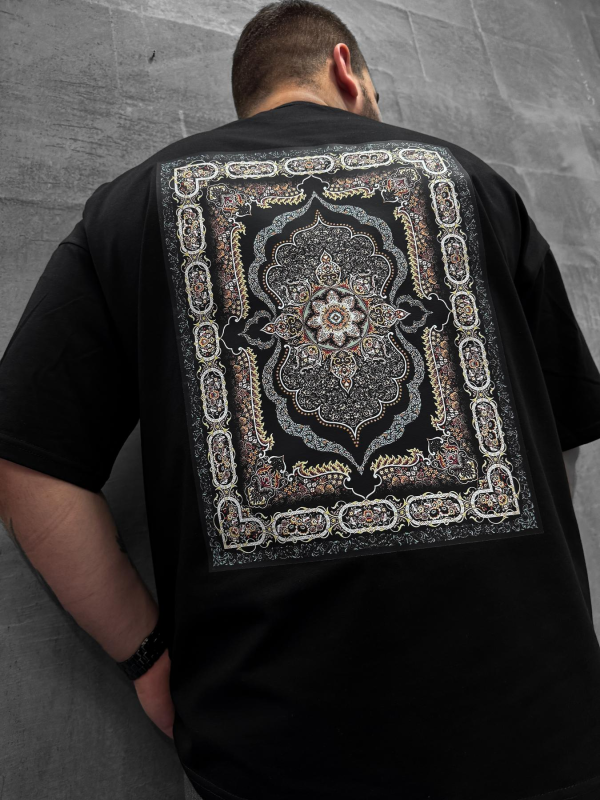 Футболка чорна (carpet3)
