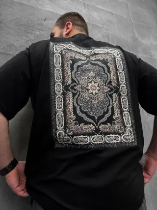 Футболка чорна (carpet3)