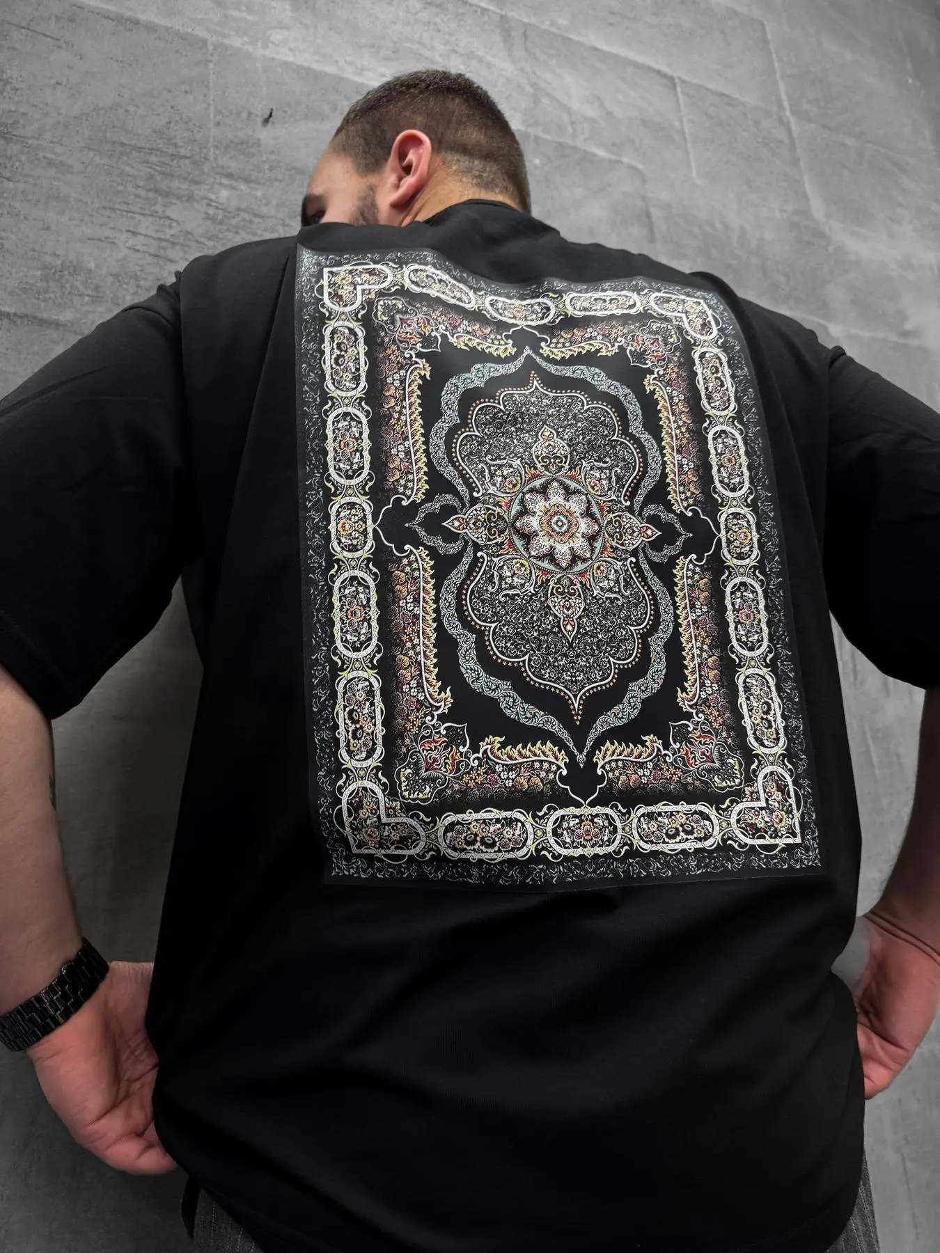 Футболка чорна (carpet3)