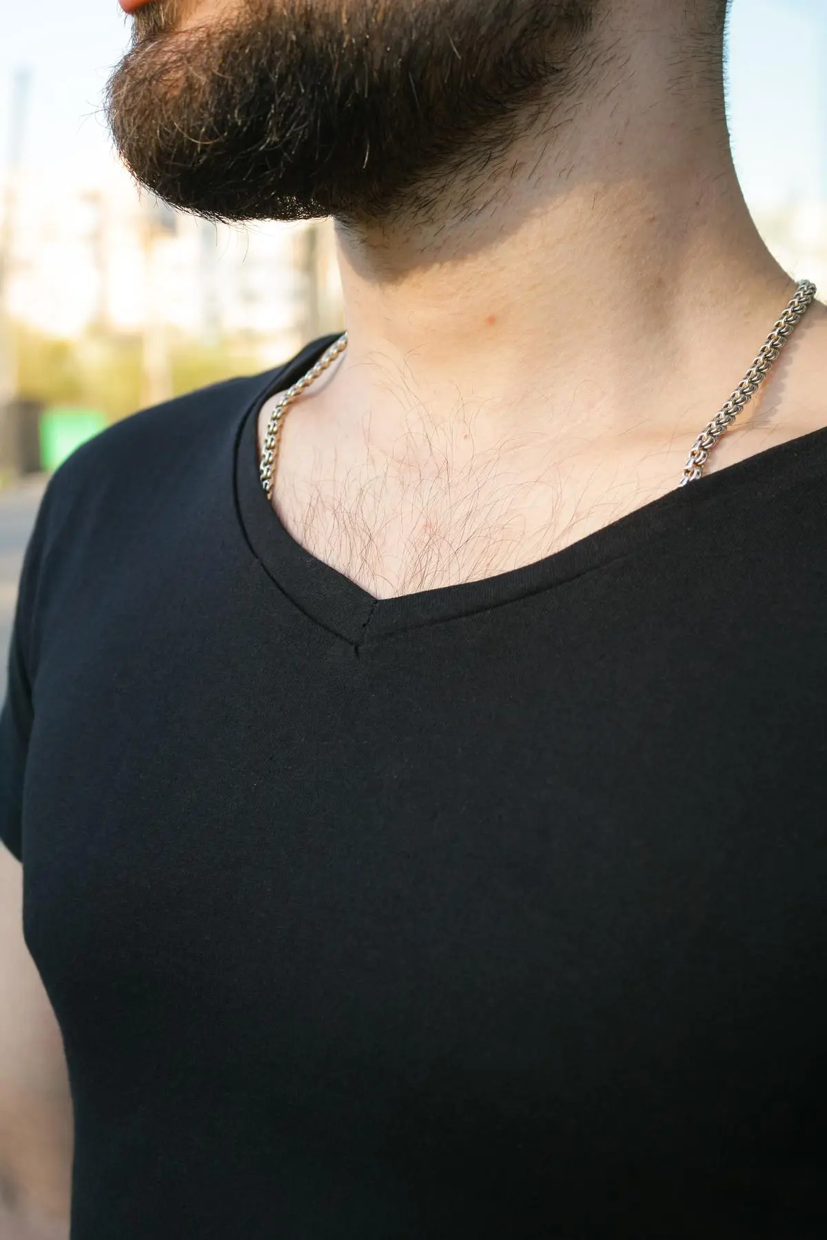 Футболка чоловіча з V-вирізом Intruder чорна