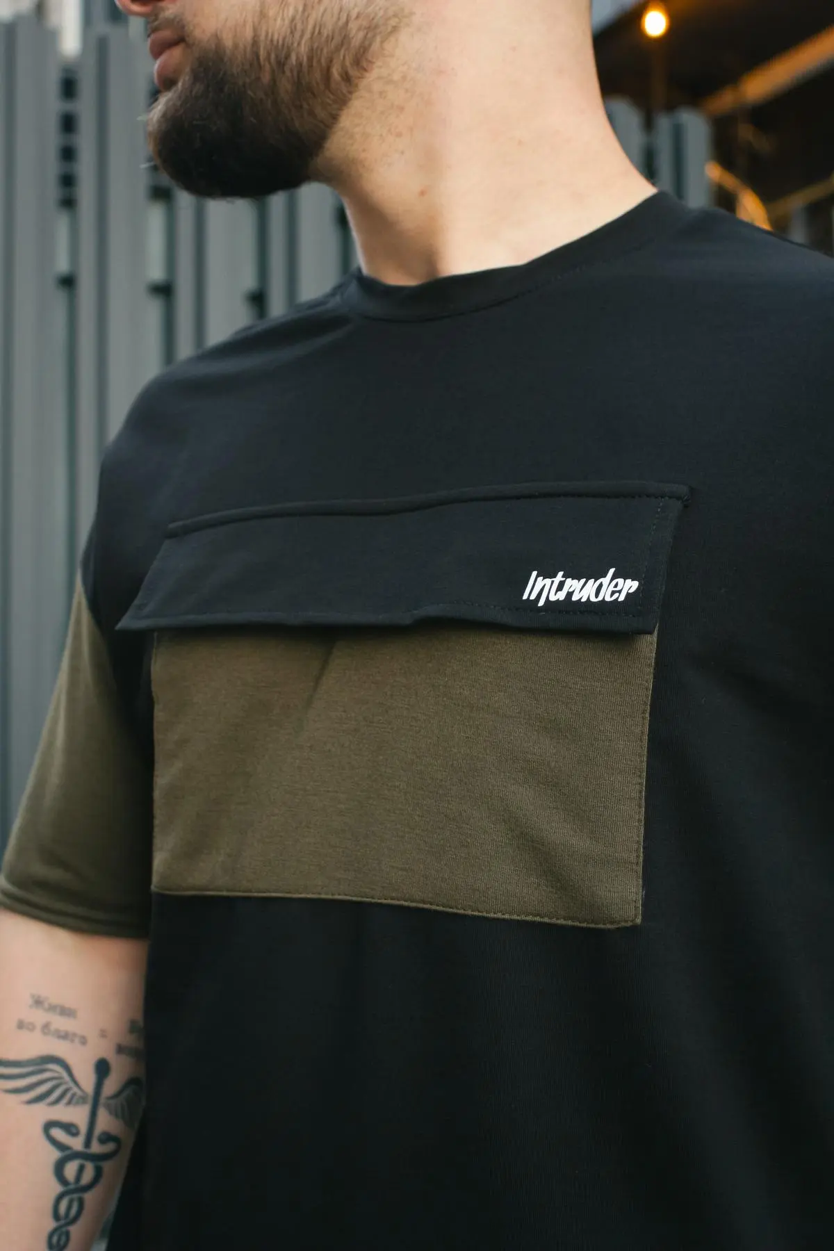 Футболка чоловіча "FreeDom" Intruder чорна-хакі