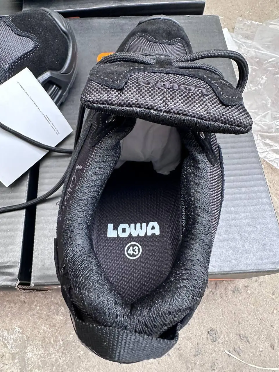 Кросівки LOWA чорні