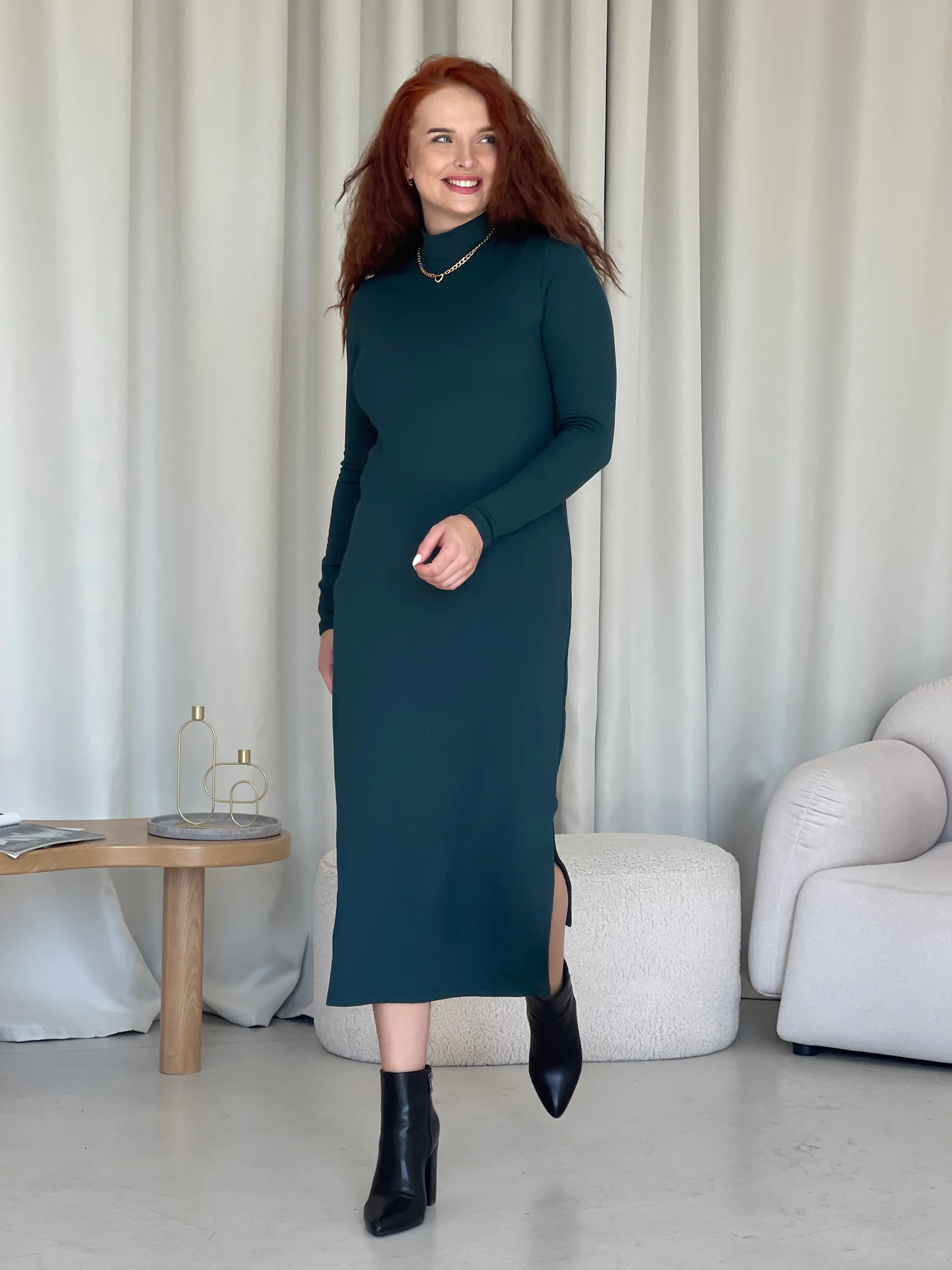 Вільна тепла довга сукня в рубчик на флісі зелена Merlini Мартен
