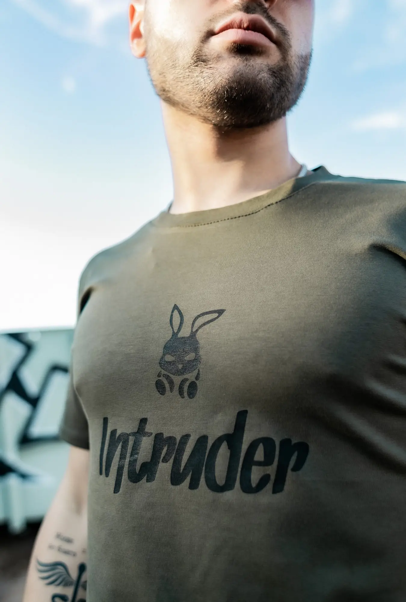 Мужская футболка "Bunny" Intruder хаки