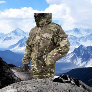 Зимовий щільний бушлат мультикам з високим хутряним коміром