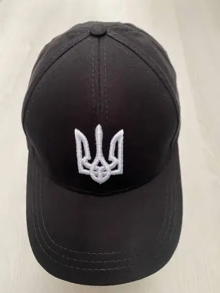 Бейсболка чорна з вишивкою Герб