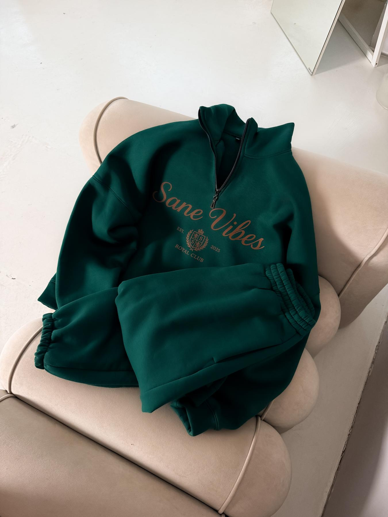 Костюм vibes зелений