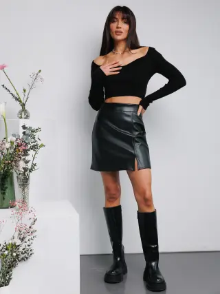 Мини юбка из экокожи черная