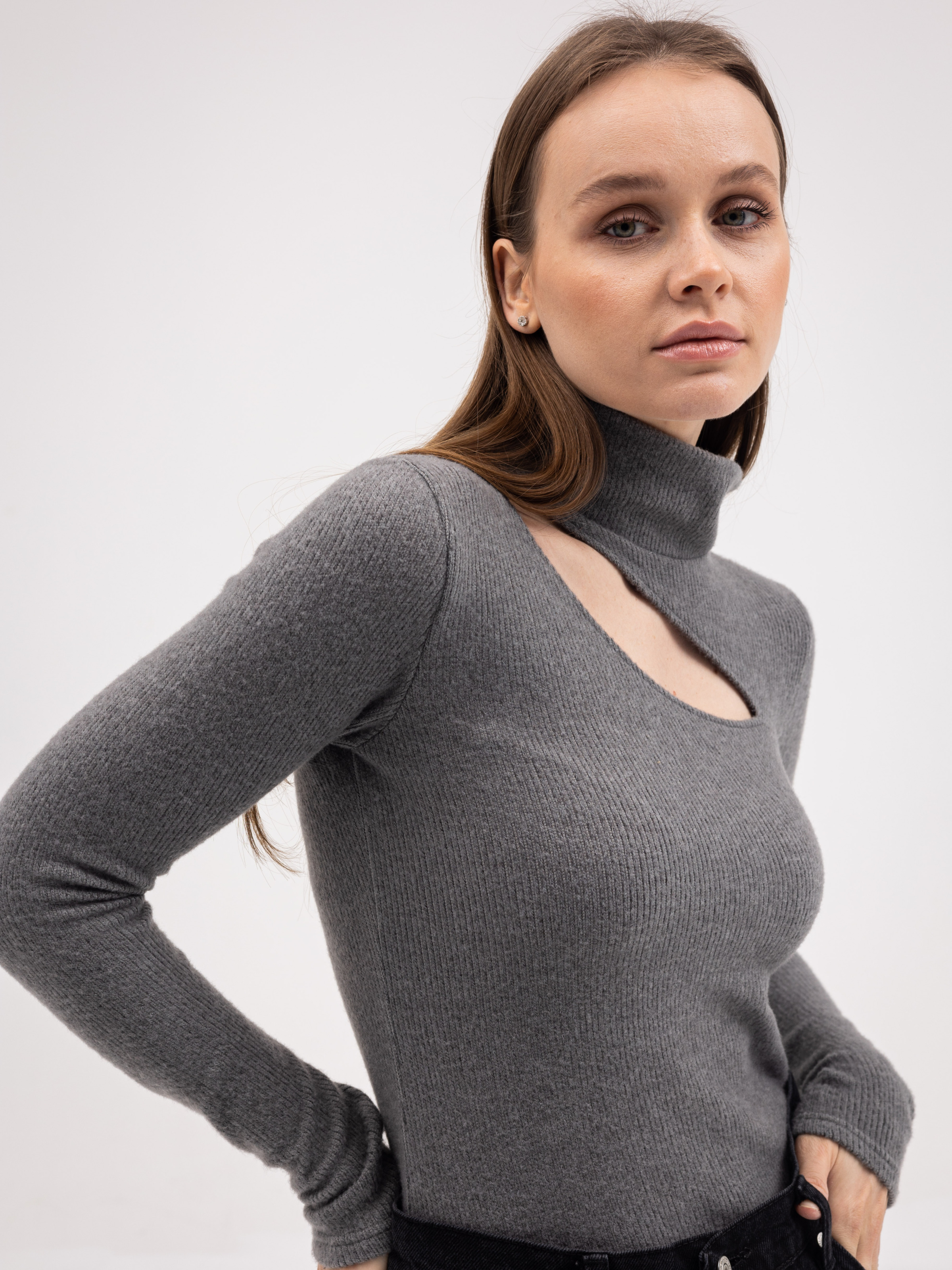 Keri Long-Sleeve Top with Neckline Grey