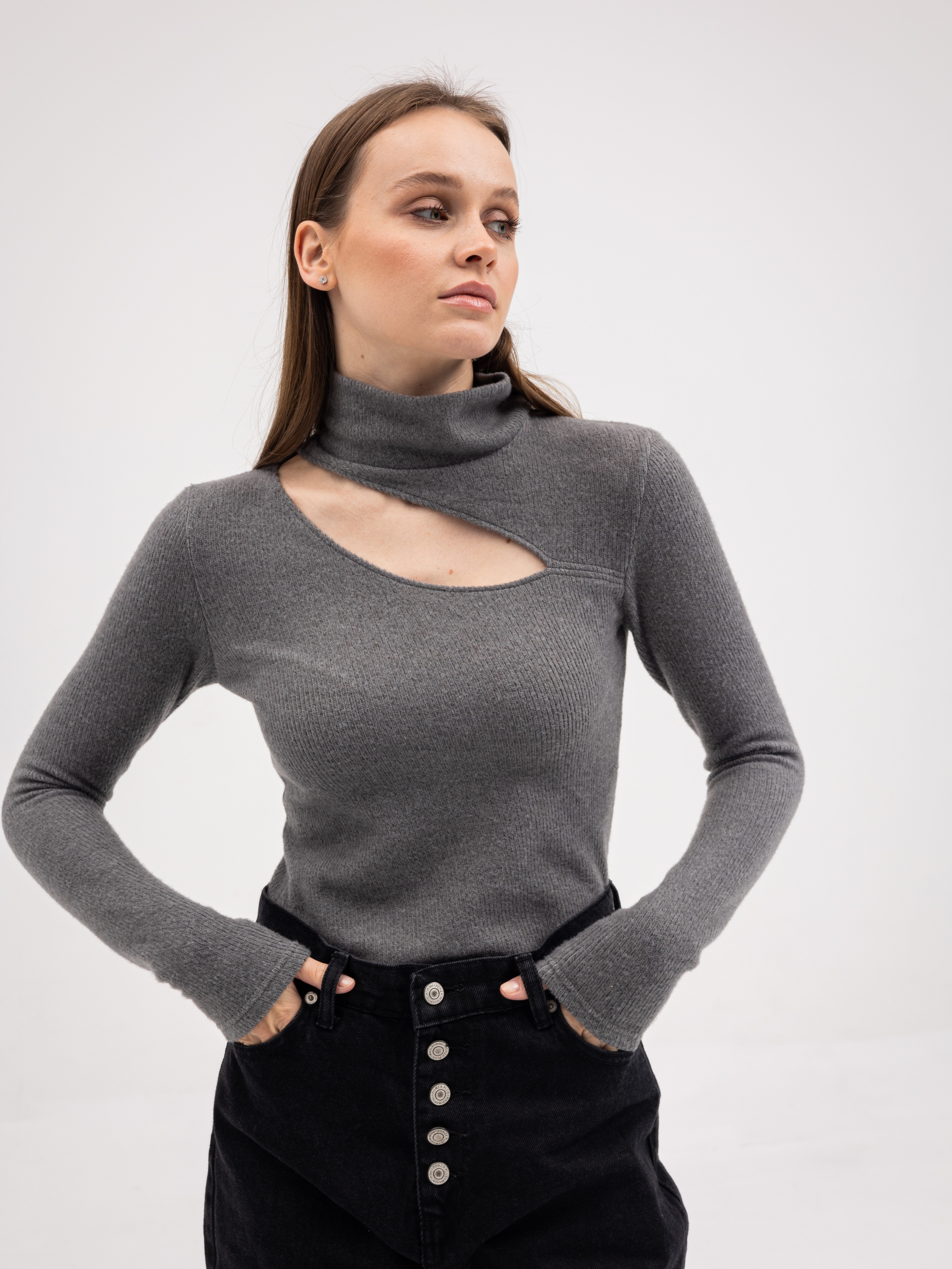 Keri Long-Sleeve Top with Neckline Grey