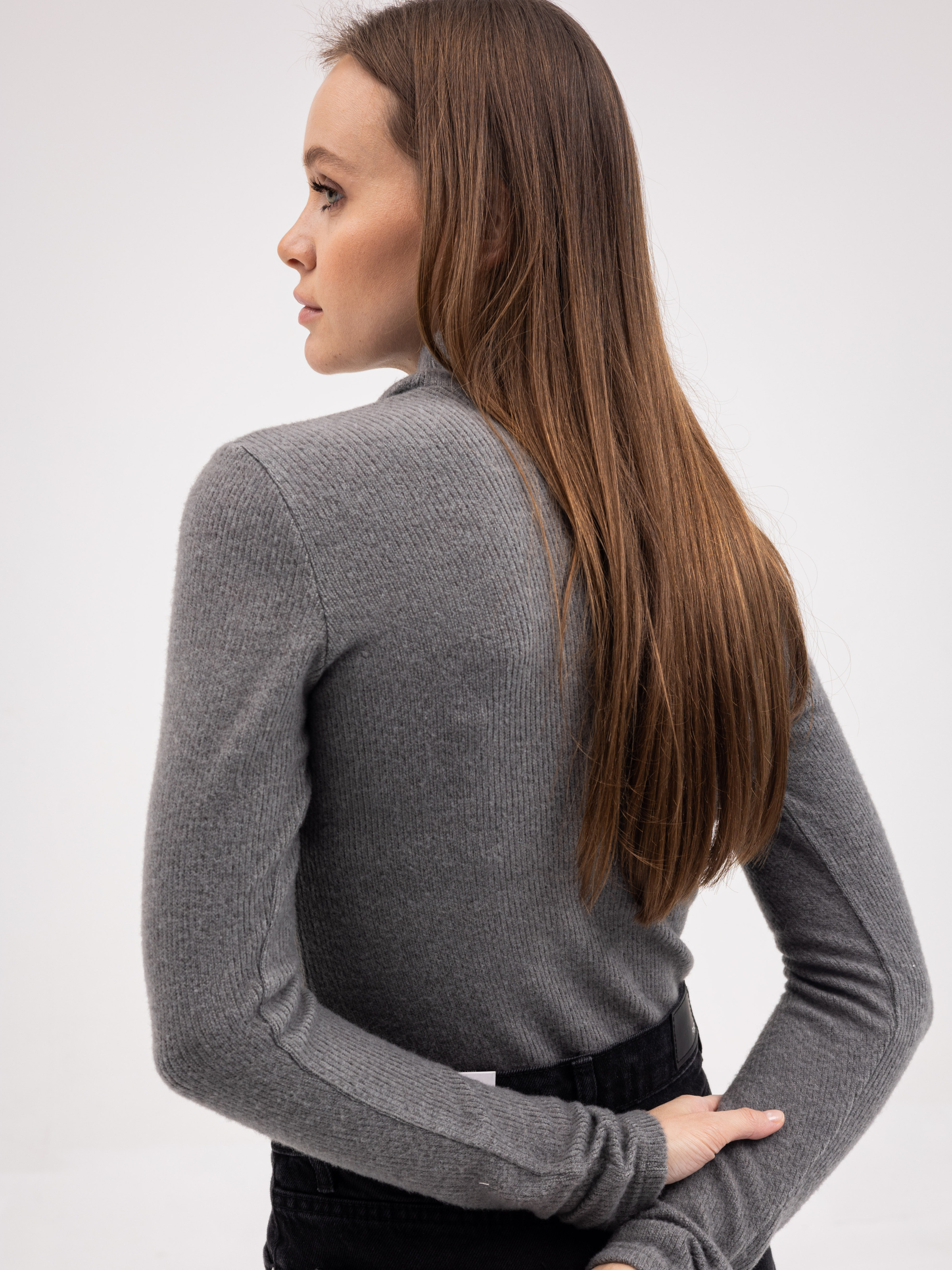 Keri Long-Sleeve Top with Neckline Grey