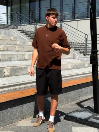 Brown T-shirt (Couleur)
