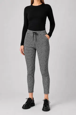 Women's checkered pants with fur lining, black color, 129R3826-3
