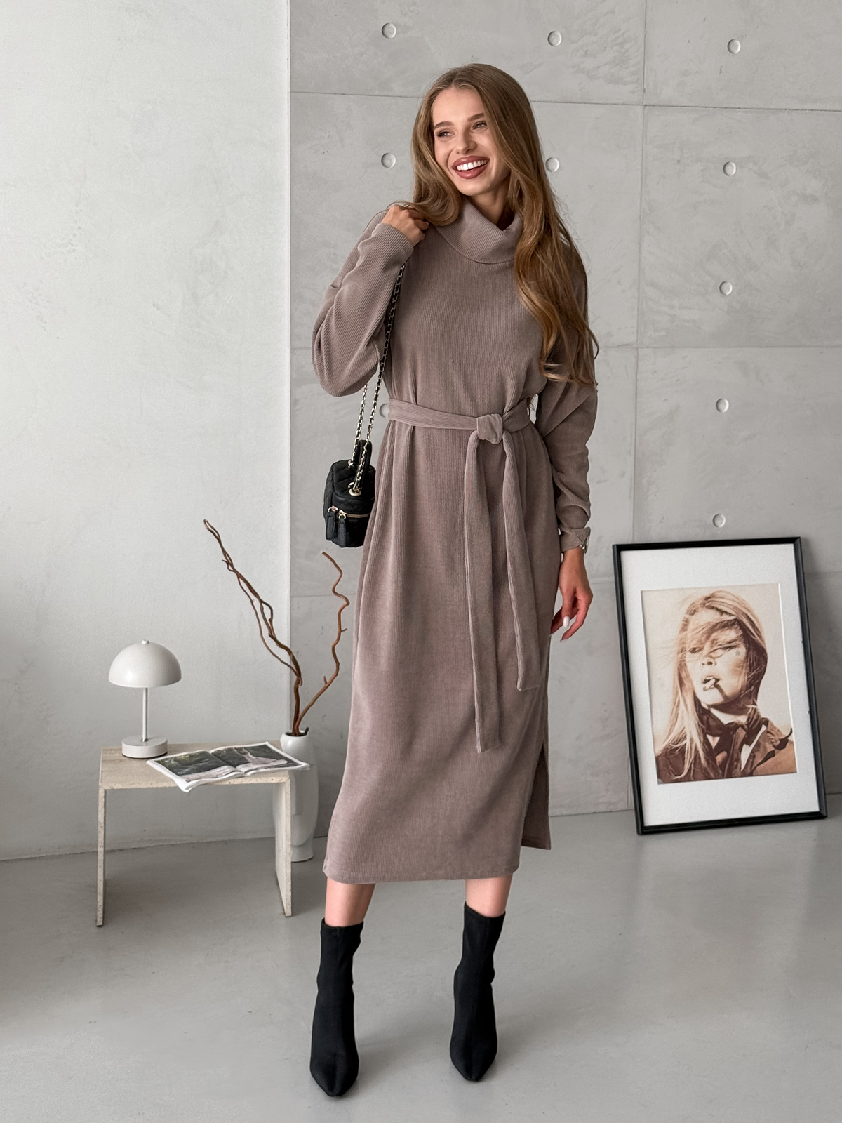Long beige dress with belt and high neck Merlini Ferra