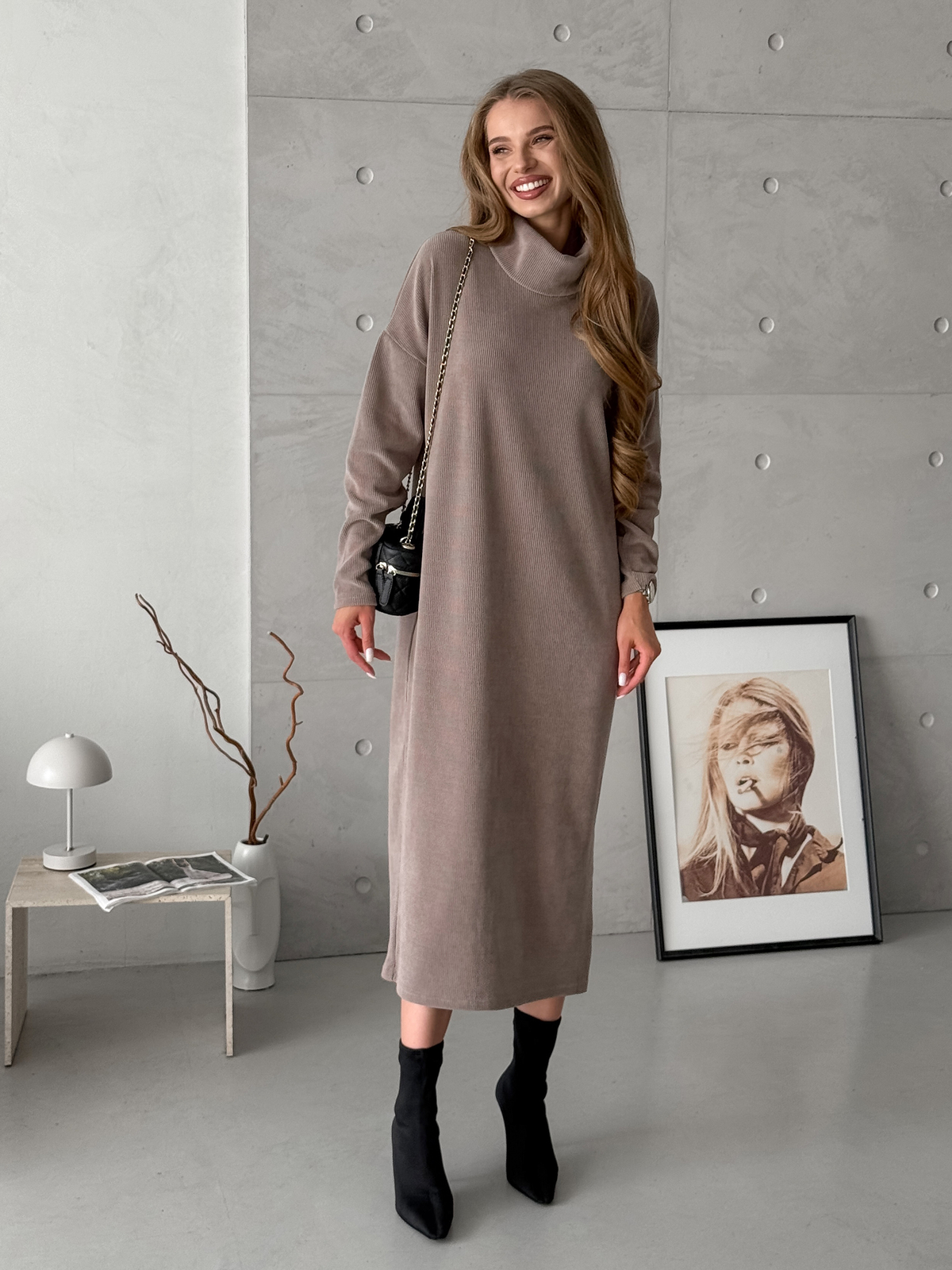 Long beige dress with belt and high neck Merlini Ferra