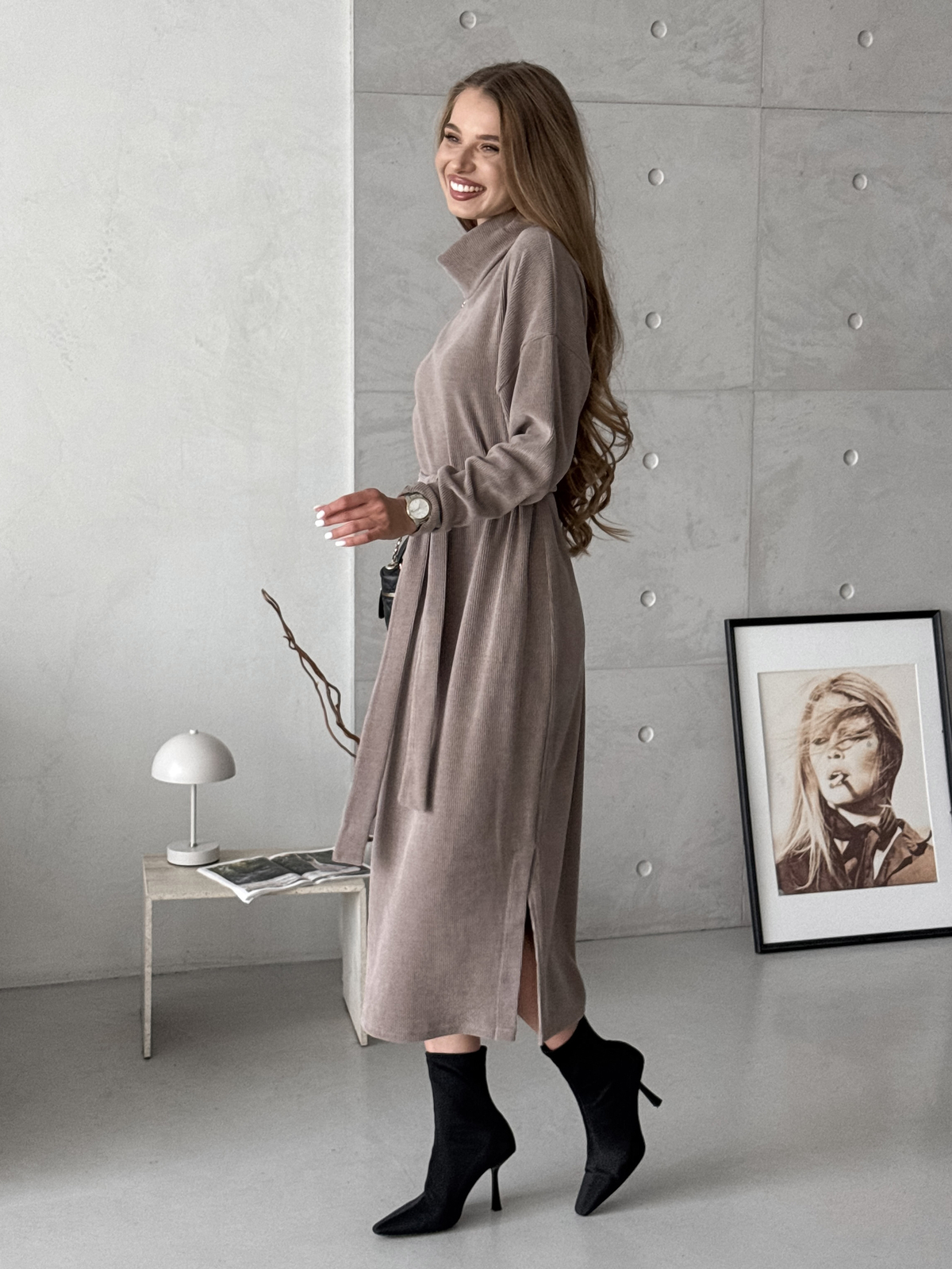 Long beige dress with belt and high neck Merlini Ferra