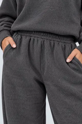 Women's knit suit, gray color, 244R9137