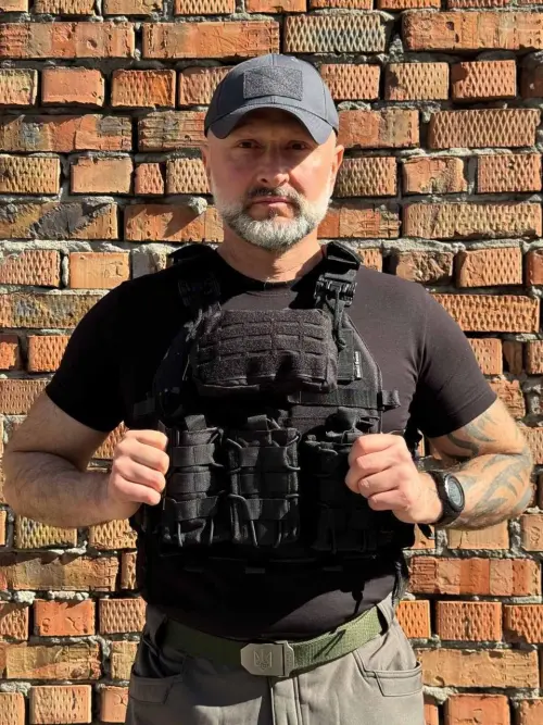 Tactical Plate Carrier Single Sword with 7 Pouches, Black