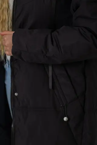 Пуховик жіночий зимовий, колір чорний, 243R8801