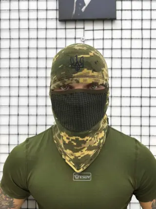 Зимова балаклава з гербом піксель