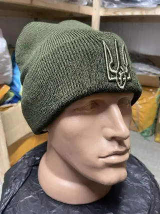 шапка в'язана олива